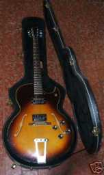 Gibson ES-175 sunburst 1966 in case.jpg